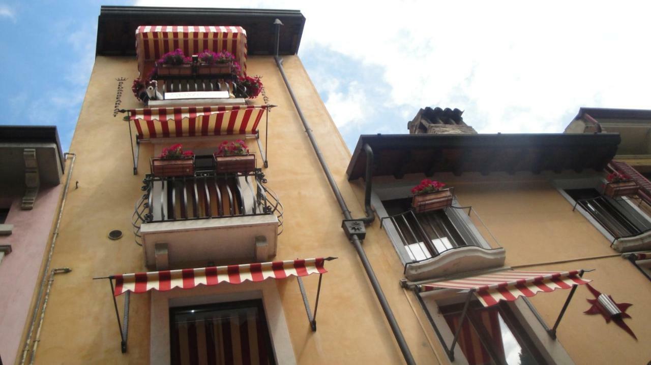 The Queen Tower Desenzano del Garda Exterior foto
